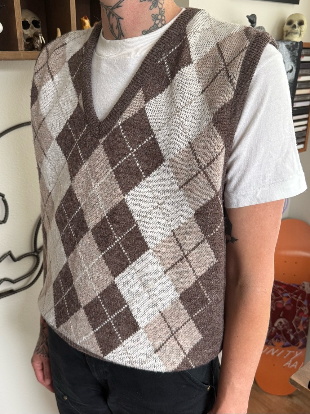 Vintage 80s Argyle V-Neck Wool Blend Sweater Vest ~ Size Medium - Picture 2 of 8